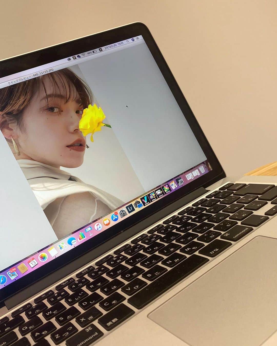 ボートメア・ジュリ・雪花のインスタグラム：「. 春はお花と一緒の撮影が多くて嬉しいです☺️  hair @hacch_hashi make @sayumi_hirano photo @mg_24ri  @hacch_hair Thank you ✿」