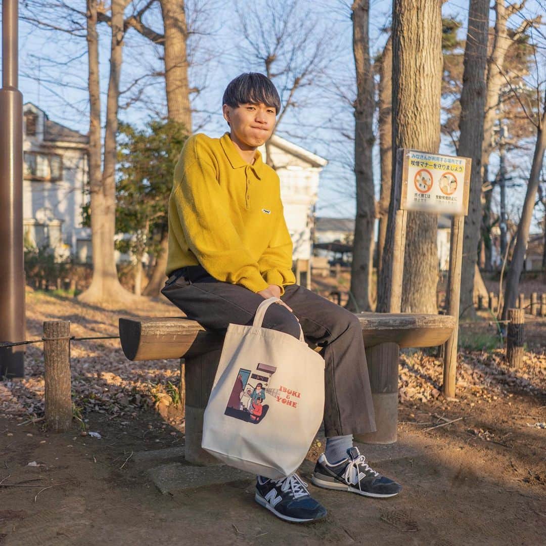 伊吹のインスタグラム：「トートバッグ買ってね✌️☺️ . 詳しくはプロフィールのリンクから！🪖🍙🍘」