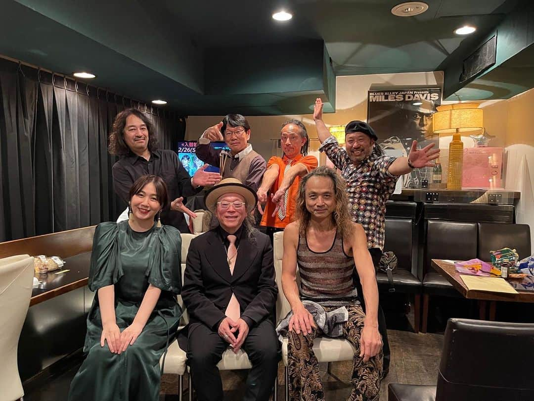 土岐麻子のインスタグラム：「目黒 Blues Alley Japanにて「Surf Trip 白井良明 音楽生活50周年記念！」でした。 17年ぶりにして2回目のライブでしたが、皆さんお変わりなく、いやさらに魅力を更新されていて楽しすぎました。 良明さん、おめでとうございます！そして参加させてくださってありがとうございました。  次は1年とあけずに、またすぐやらねばいけないバンドだと思います⚡︎  #白井良明 #北原雅彦 #島田昌典 #香取良彦 #佐藤研二 #JIMI橋詰 #土岐麻子」