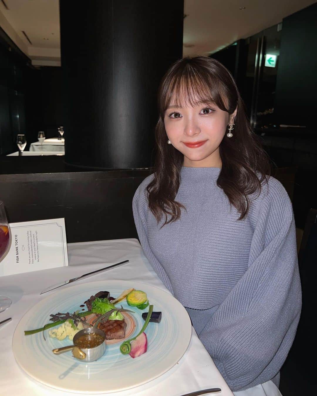 勝又彩央里のインスタグラム：「前から行きたかったフレンチレストランに行ってきました🗼 窓際席で都心の夜景を眺めながらモダンシーフード料理、お肉料理をワインといただきました🍴 雲丹のフランとキャビアの一皿からワクワクでした 🫶 贅沢で美味しすぎました！また行きたい〜！！  http://www.fish-bank-tokyo.jp/  #fishbanktokyo #夜景 #デート #夜景デート #夜景ディナー　#東京タワー夜景 #夜景の見えるレストラン #東京タワー #東京 #東京グルメ #フレンチ #フランス料理 #ワンピース #ニット #大学生 #女子大生 #セントフォース #セントフォースsprout #tflers #ootd #tflers #instadaily #instagood #instafood #巻き髪 #ヘアアレンジ #ミディアムヘア #汐留 #新橋 #ウニ #キャビア」