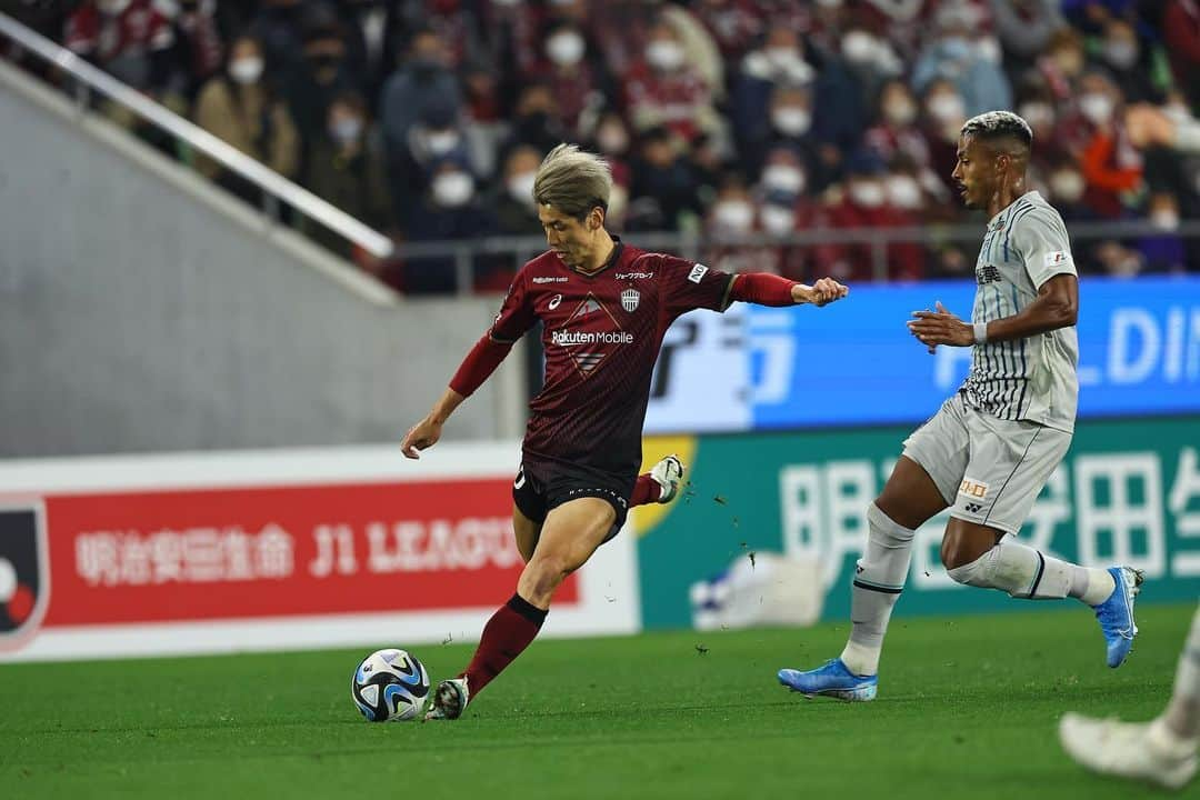 大迫勇也さんのインスタグラム写真 - (大迫勇也Instagram)「シーズン開幕⚽️勝ち点3👍  今年はサポーターの皆んなと喜びを何度も分かち合えるようにもっともっとクオリティ上げて行きます！  #jリーグ開幕  #kobe  #visselkobe  #ヴィッセル神戸  #一致団結」2月19日 22時02分 - yuya_osako