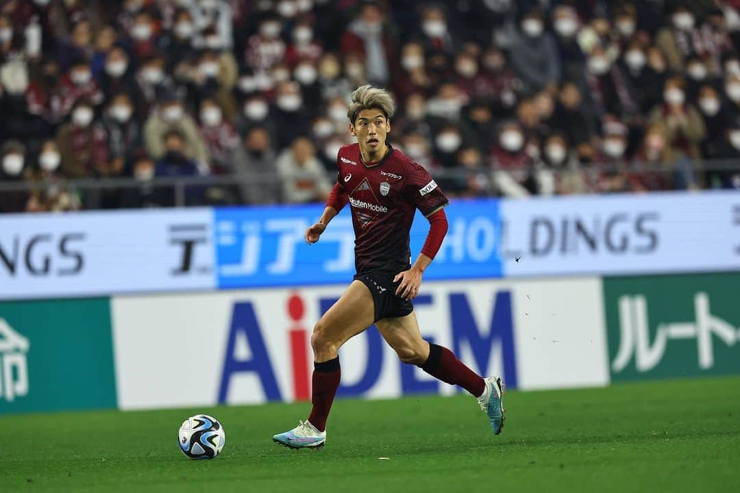 大迫勇也さんのインスタグラム写真 - (大迫勇也Instagram)「シーズン開幕⚽️勝ち点3👍  今年はサポーターの皆んなと喜びを何度も分かち合えるようにもっともっとクオリティ上げて行きます！  #jリーグ開幕  #kobe  #visselkobe  #ヴィッセル神戸  #一致団結」2月19日 22時02分 - yuya_osako