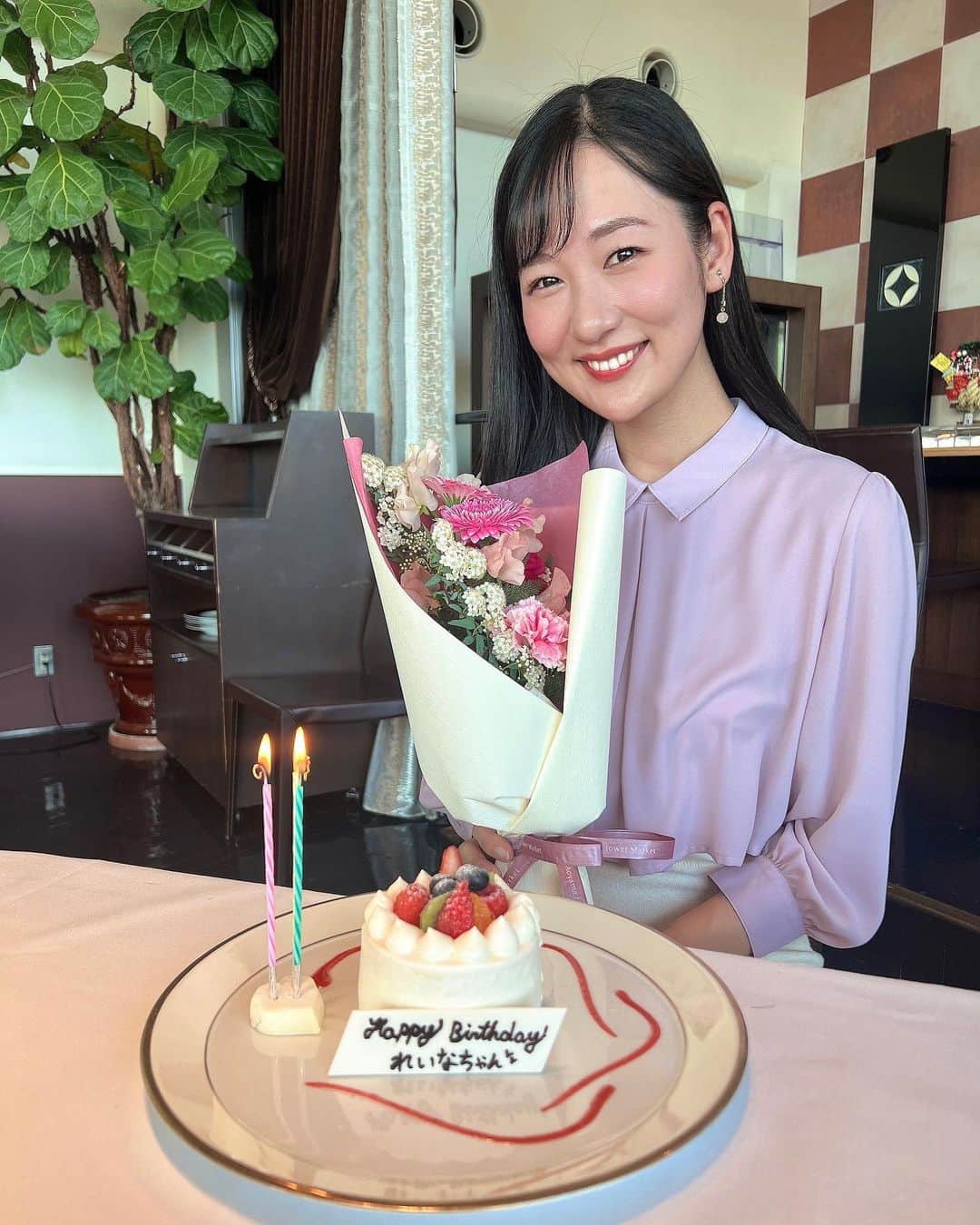 宮崎麗奈さんのインスタグラム写真 - (宮崎麗奈Instagram)「． 学生時代からの大大大親友が 今年もお誕生日をお祝いしてくれました🤭🥂  いつも本当にありがとう💗」2月19日 22時16分 - reina_miyazaki