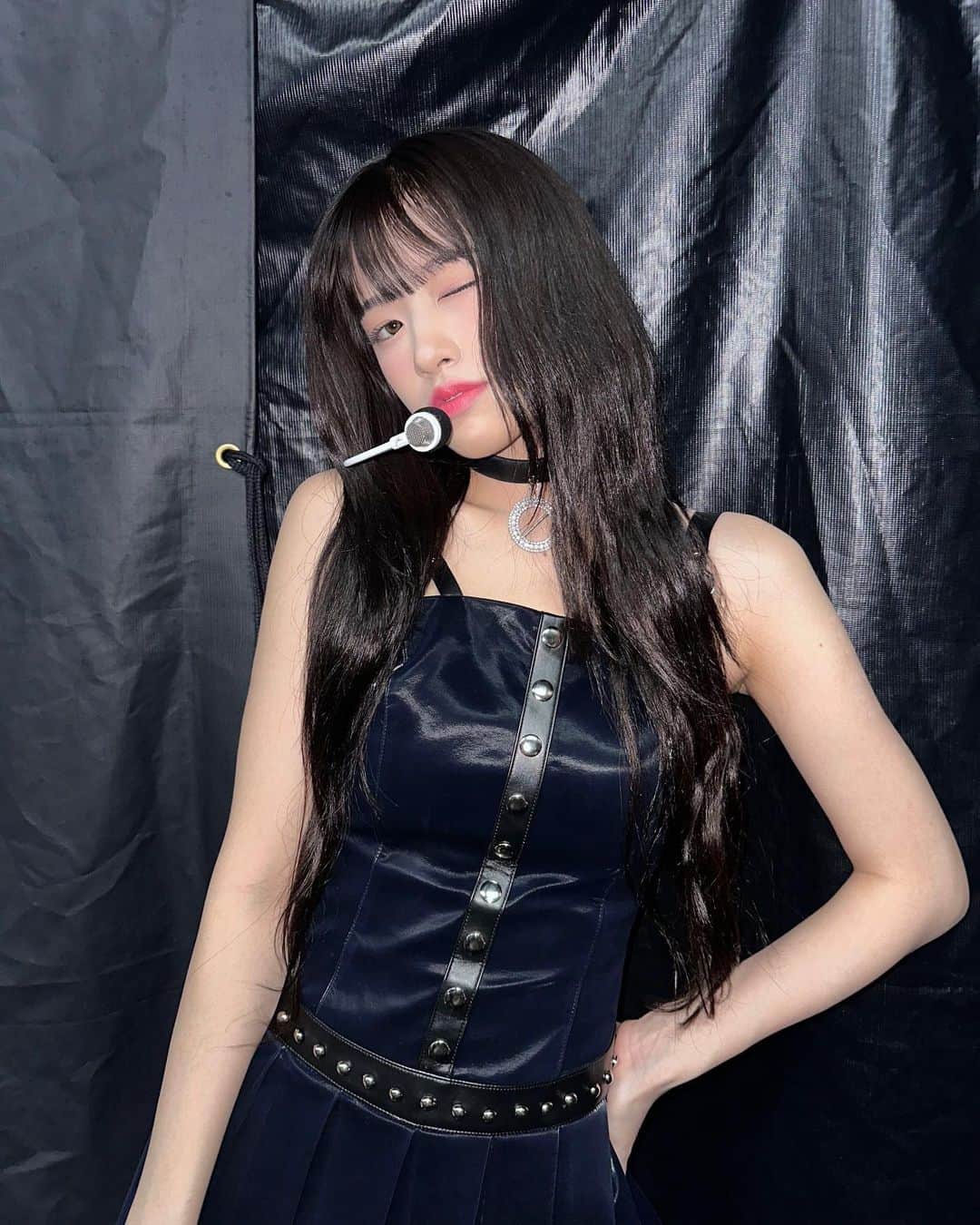 アン・ユジンさんのインスタグラム写真 - (アン・ユジンInstagram)「same outfit different vibes」2月19日 22時21分 - _yujin_an