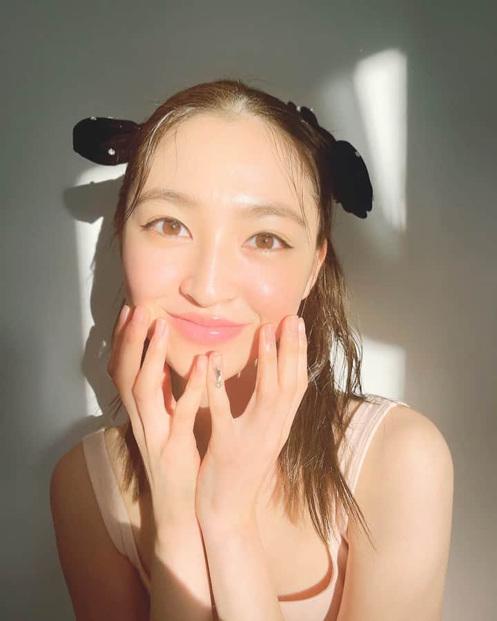 のインスタグラム：「大好評発売中・ar3月号より 今年リバイバルな予感♡の アイラインメイクを ネコみ溢れる激カワ星来ちゃんでお届け🐈‍⬛♡  小指のきらきらビジューに負けない美しさに脱帽です🥹🫶🫧  #上西星来 #ar #ar3月号 #armagazine #trend #トレンドメイク #トレンドコスメ #カワイイ #美女 #可愛い女の子」