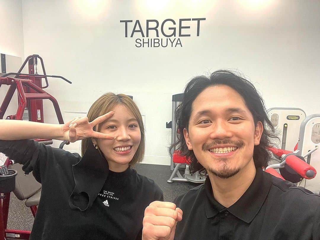 のインスタグラム：「くれいじーまぐねっとのエアさんが、  @targetshibuya にパーソナルトレーニングに来てくれました。  撮影の為、キックボクシングも取りいれながら筋トレをメインにしたメニューを組ませてもらいました。  心も身体も綺麗でトレーニングしてるこっちが元気をもらいました。  ありがとうございました。  またお待ちしております。」