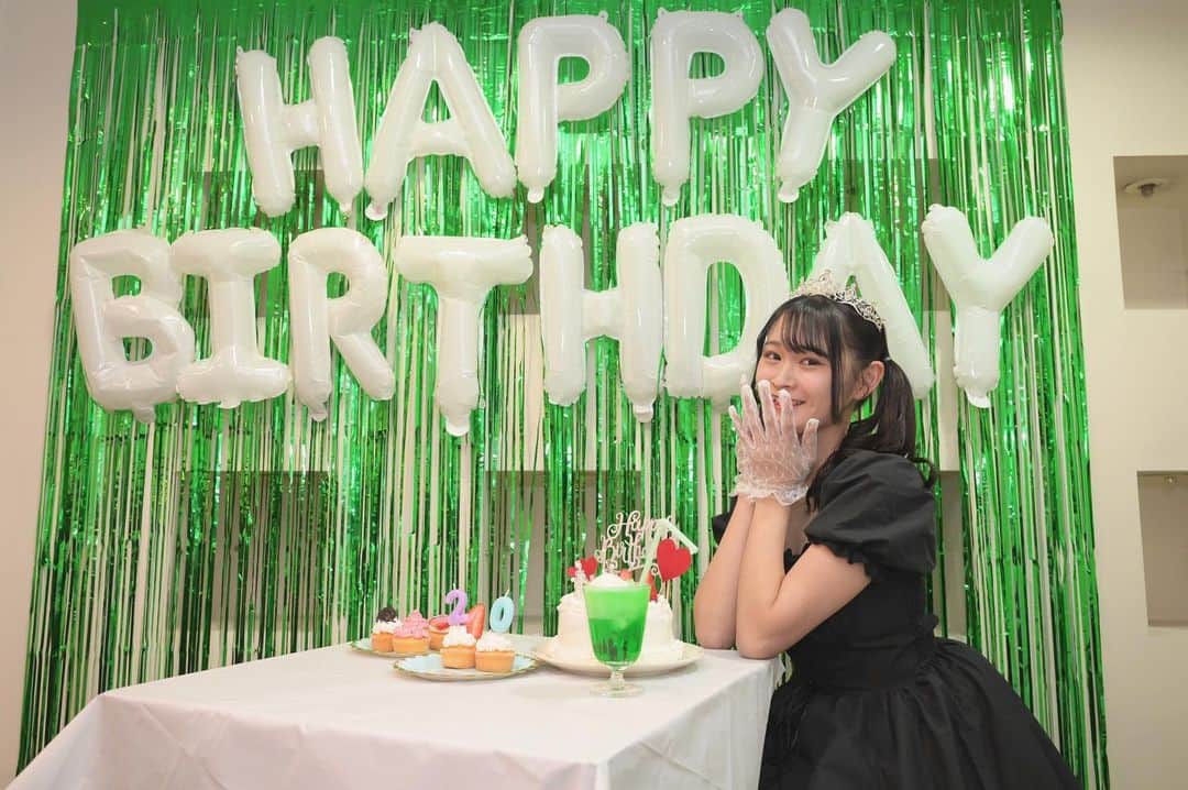 れなのインスタグラム：「. Birthday photo 20 🎂💚 ・ ・ #birthday #birthdaygirl #誕生日 #誕生日ケーキ #生誕祭 #20歳 #ハタチ #成人 #instagram #instagood #instalike #l4l #lll #followme #ロザリオクロス」