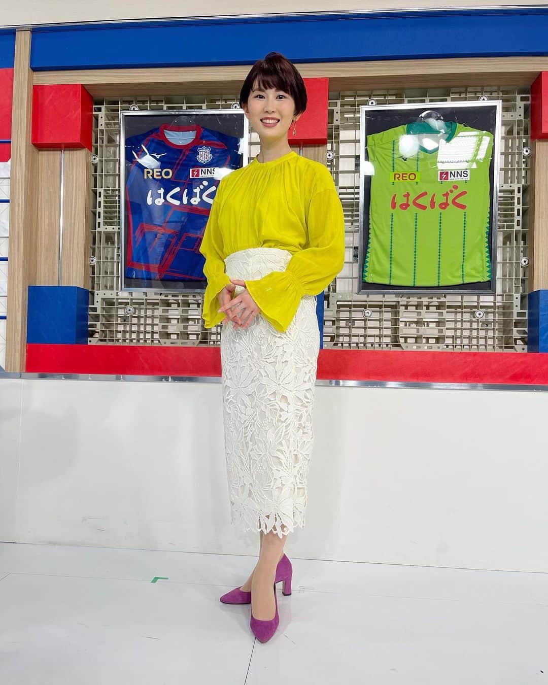 小松千絵のインスタグラム：「今日の #山梨スピリッツ ⚽️  ヴァンフォーレ甲府の開幕戦の模様をお伝えしました！ 次の徳島戦で今季初勝利を掴みとりましょう🔥🔥  今日はゆったりとした服だったので 洗濯バサミが活躍しました😂  ピアス #HIJI工房 ヘアセット #CHARME  #山梨県 #山梨 #yamanashi #甲府 #アナウンサー #ラジオパーソナリティ #ラジオパーソナリティー #ラジオ #radio #radiko #山梨放送 #ybsラジオ #小松千絵 #山梨スピリッツ」