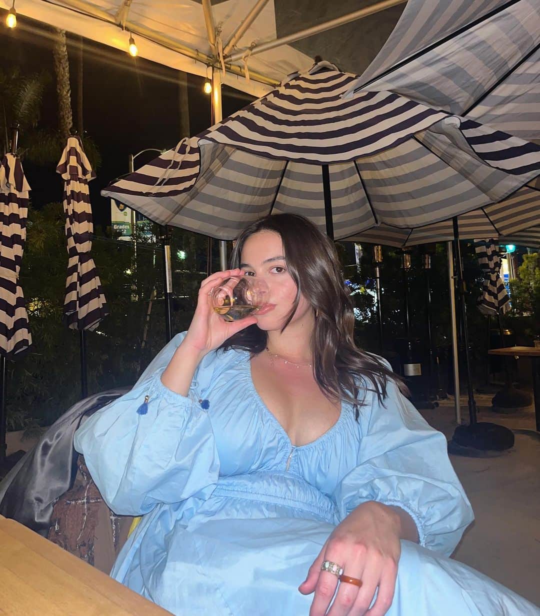 ライリー・ティコティンのインスタグラム：「💃🏻🧚‍♂️✨🧡💕💁🏻‍♀️」