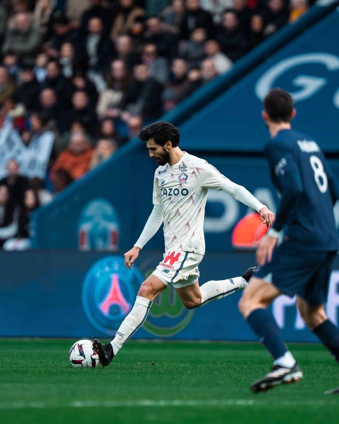 のインスタグラム：「🔴⚪️ C'est dur, je sais. J'espère que vous êtes fier de nos efforts. Nous allons apprendre et continuer à jouer de cette façon. De bonnes choses arriveront. @losclive   •  🔴⚪️ It hurts like hell, I know. Hope you’re proud of our effort. Let’s learn and keep playing this way. Good things will happen. #LesDogues」