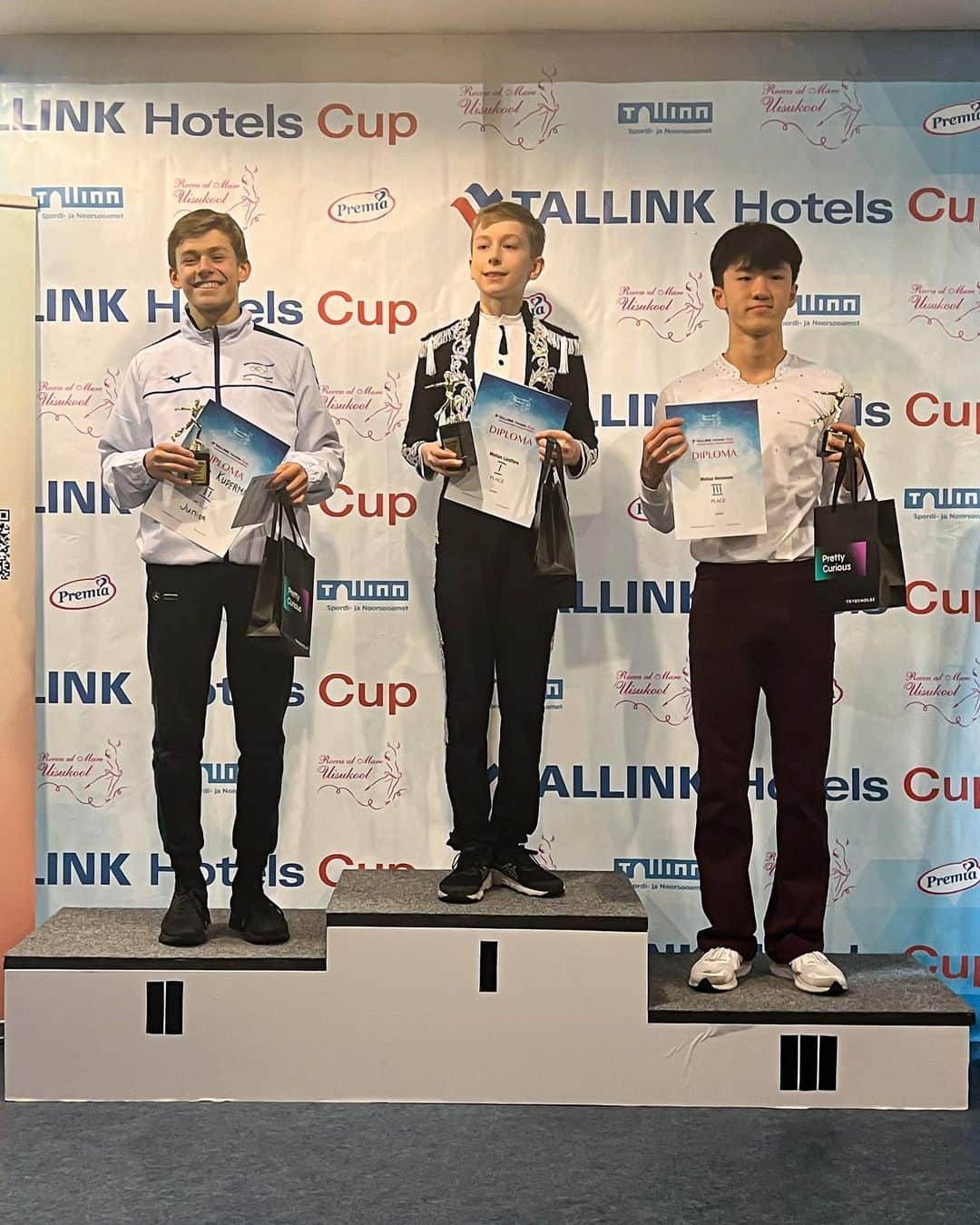 オレクシイ・ビチェンコさんのインスタグラム写真 - (オレクシイ・ビチェンコInstagram)「Good job Team Israel 🇮🇱 ⛸️👏🏼🏆 • • #tallinkhotelscup#tallinkhotelscup2023#teamisrael#estonia#tallinn#figureskating#isu#iceskating#isufigureskating#figureskater#figureskate#iceskater • • 📸Photo🎥Video credit @goldsk8」2月20日 0時58分 - alexei_bychenko