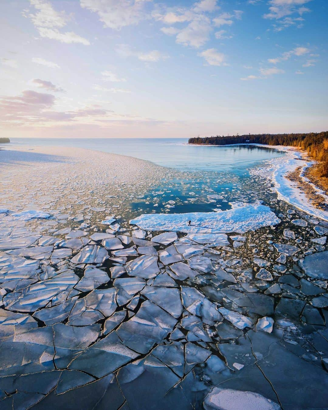 Adam Senatoriのインスタグラム：「Door County, Wisc. // 8 shot aerial panorama // wish I could share the sound the ice was making. #wisconsin  #icelandscape」