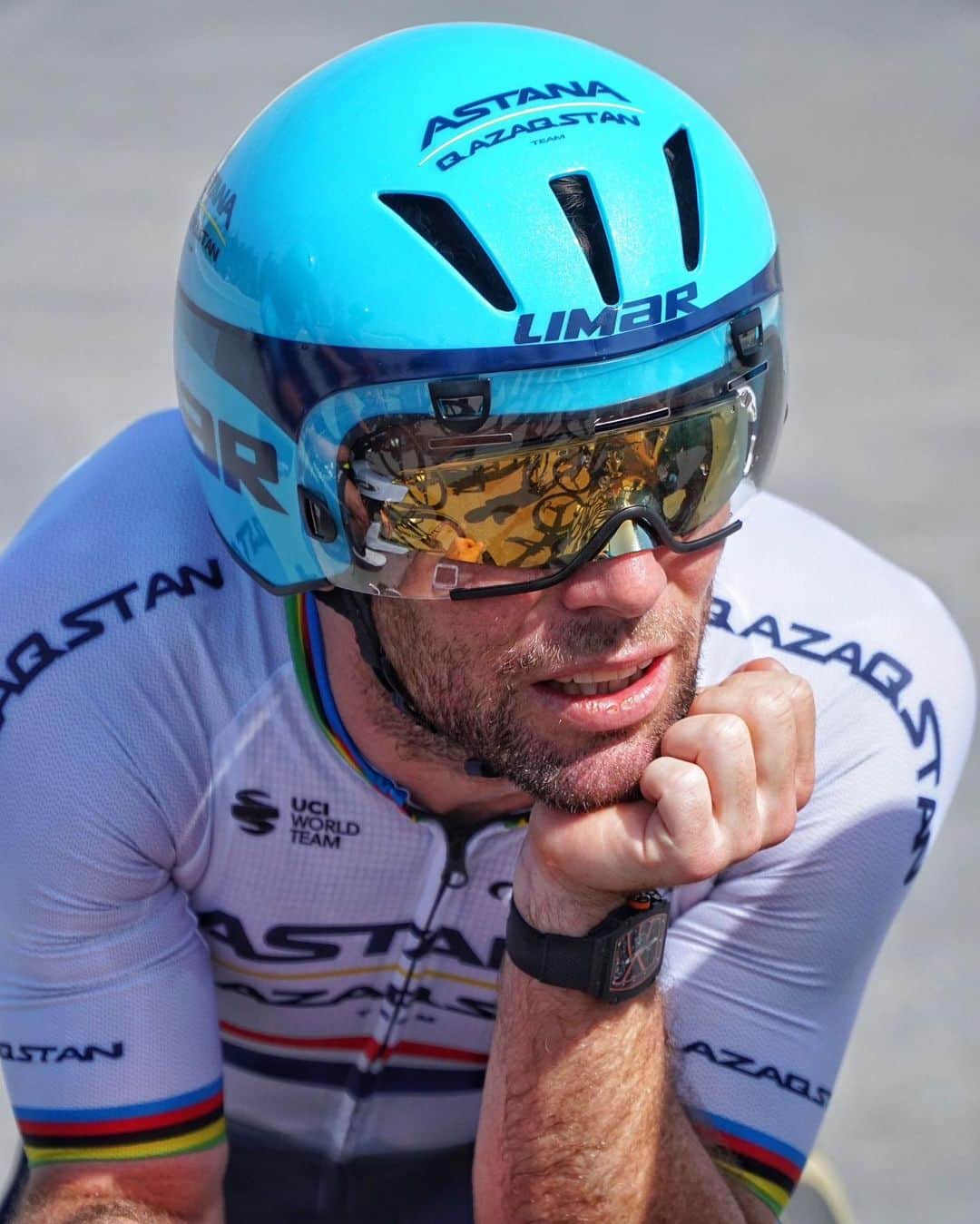 マーク・カヴェンディッシュのインスタグラム：「Tried out the TimeTrial bike today. Little Team Time Trial on Tuesday gonna be fun. TT people: please for our sanity don’t start analysing positions in the comments or saying I’ve got the wrong jersey on 😫😫😚」