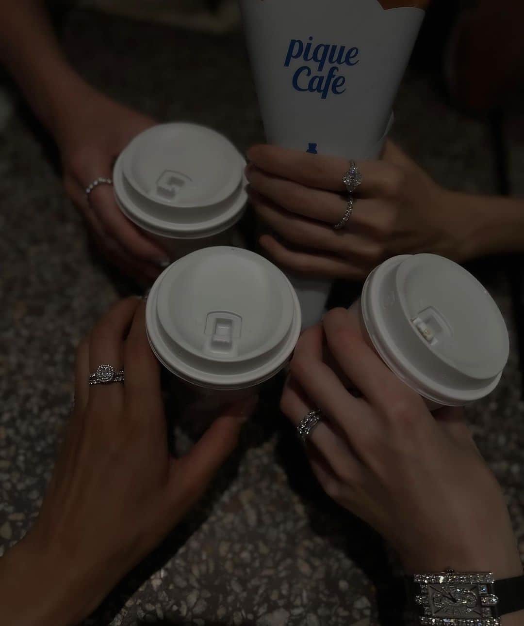 紺谷みえこのインスタグラム：「☕️☕️☕️☕️  大好きさんたちとの時間が 私にとってのご褒美。」