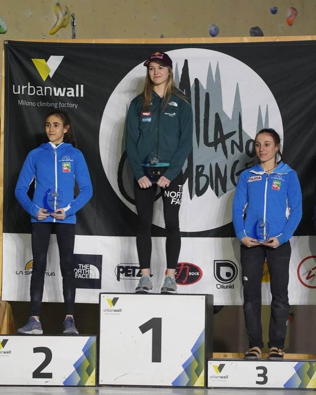 ジェシカ・ピルツさんのインスタグラム写真 - (ジェシカ・ピルツInstagram)「Little getaway from the daily training routine competing at the Milano Climbing Expo last weekend. Nice boulders, pumpy lead route and good atmosphere @urbanwallmilano 😊」2月20日 3時12分 - jessy_pilz