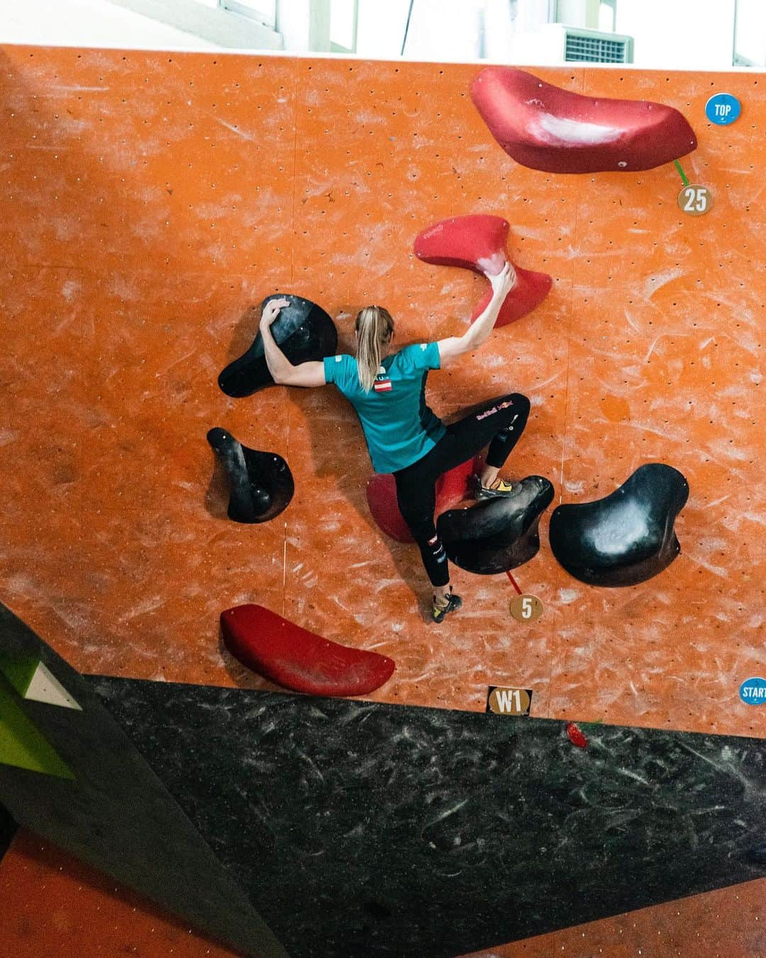 ジェシカ・ピルツさんのインスタグラム写真 - (ジェシカ・ピルツInstagram)「Little getaway from the daily training routine competing at the Milano Climbing Expo last weekend. Nice boulders, pumpy lead route and good atmosphere @urbanwallmilano 😊」2月20日 3時12分 - jessy_pilz