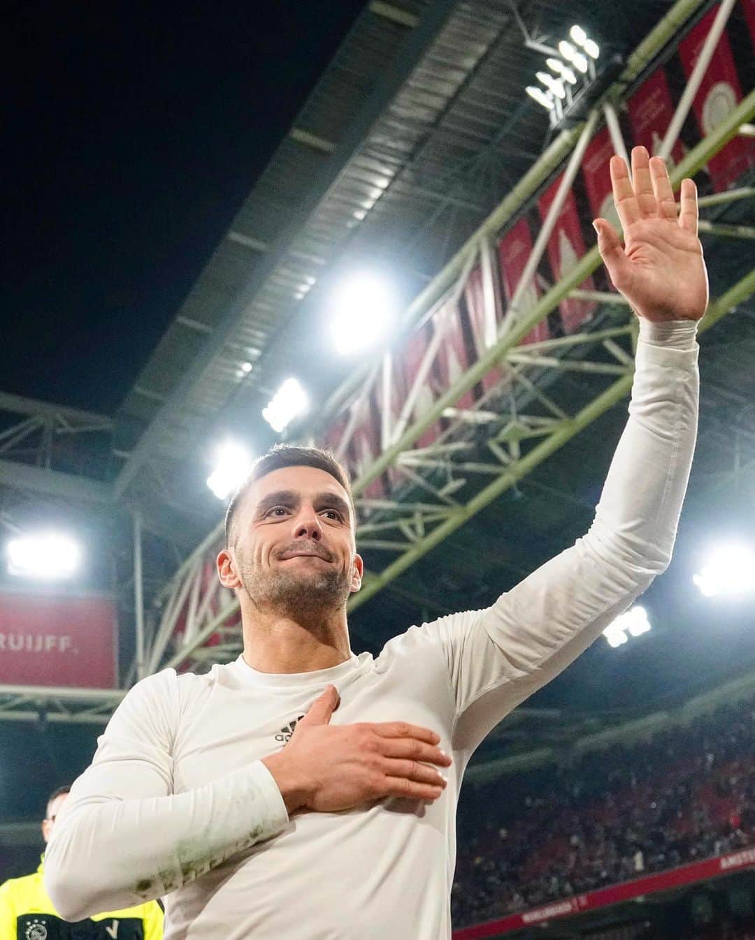 ドゥシャン・タディッチのインスタグラム：「100 goals for Ajax. I cannot describe how happy I am to have been able to score this many goals for a club I hold so dear to my heart. Thank you for your continued support. I owe it all to you! ❤️❌❌❌」