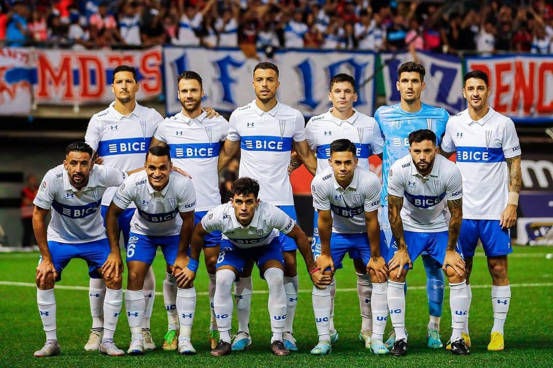 フランコ・ディ・サントのインスタグラム：「Gran esfuerzo del equipo para +3 . En lo personal con muchos sentimientos encontrados. Gracias a los cruzad@s por el aliento hasta el último minuto. Vamos q seguimos 🙏🤍⚽️💙 #cato #futbol #chile @cruzados_oficial」