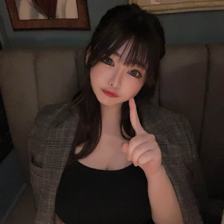 永瀬永茉のインスタグラム：「ぶりっこって昔から言われるんだけど、、、  そのとーり！！☝️☝️☝️☝️☝️」