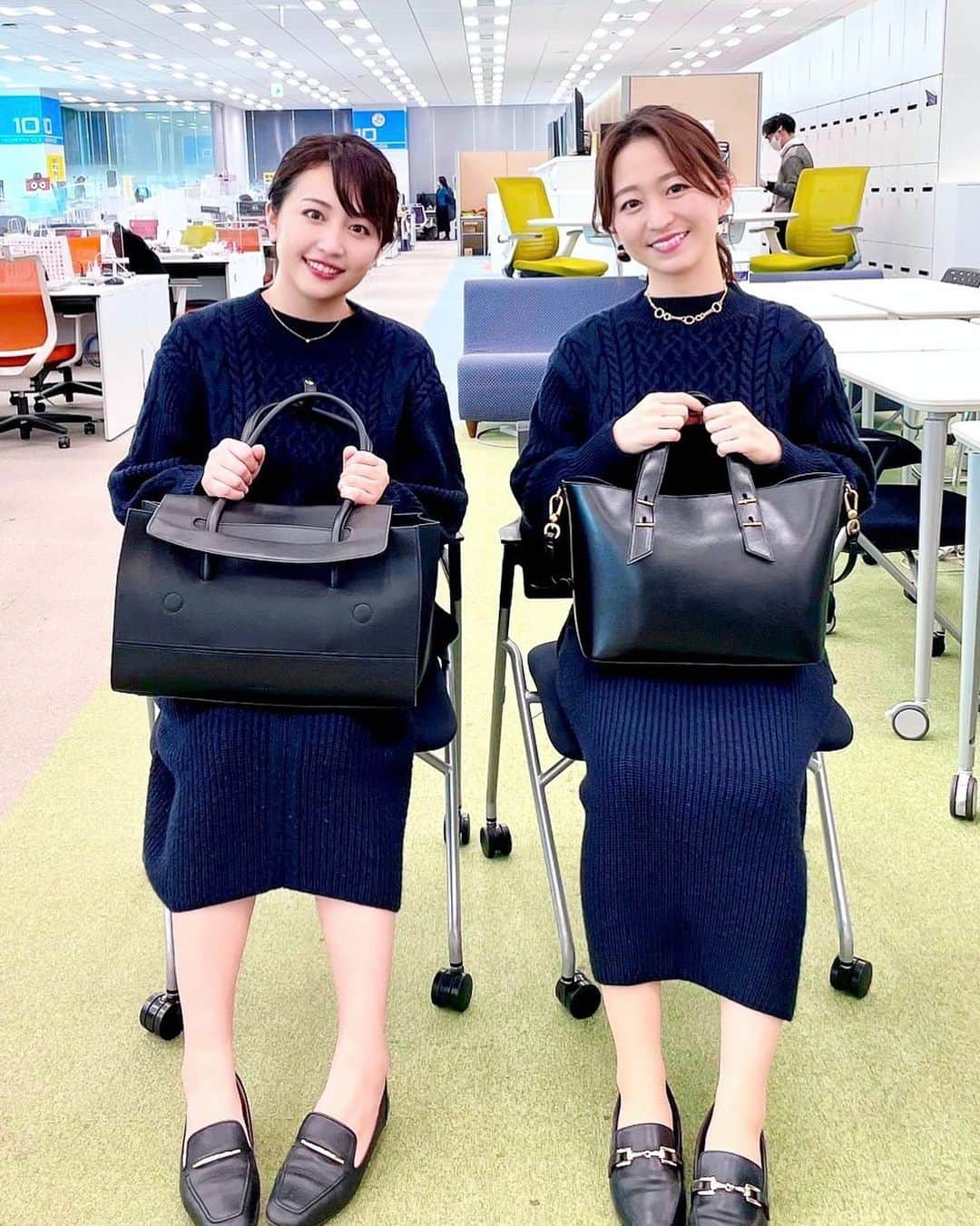 片渕茜さんのインスタグラム写真 - (片渕茜Instagram)「なんと！今日の私服が相内さんと完全に一致していました😚 同じブランドの紺のセットアップ、黒のバッグに黒のローファー。 いつも一緒にいるとファッションも似てくるのでしょうか…？！  #相内優香 アナ　#おそろコーデ」2月20日 14時20分 - akane_katafuchi