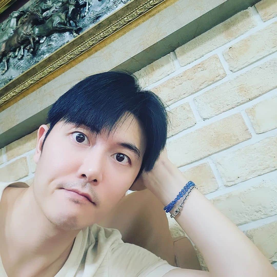 ジェヒのインスタグラム：「벌써 월요일이라니....... 내주말 어디갔니? . . . #일상 #월요일」