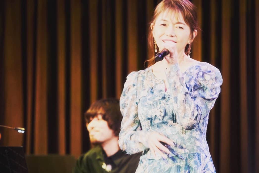 青田典子さんのインスタグラム写真 - (青田典子Instagram)「2/17 Cover Album「Noriko's selection -Innocent love-」リリース記念ライブ 「青田典子Live -イノセント・ラブ-」 みなさんと素晴らしい時間を過ごすことが出来ました *･゜ﾟ･*:.｡..｡.:*･'･*:.｡. .｡.:*･゜ﾟ･*♪ ありがとうございました♡✨  演奏してくれた 及川くん、伊藤くん、 どうもありがとう *･゜ﾟ･*:.｡..｡.:*･'(*´ー｀*)  今日発売のintoxicateの雑誌に インタビュー掲載されていますので ぜひご覧になってくださいね♡  また、会える日まで🌸  #青田典子（Vo,） #及川創介（P） #伊藤翔磨（Gt）」2月20日 15時25分 - norikoaota