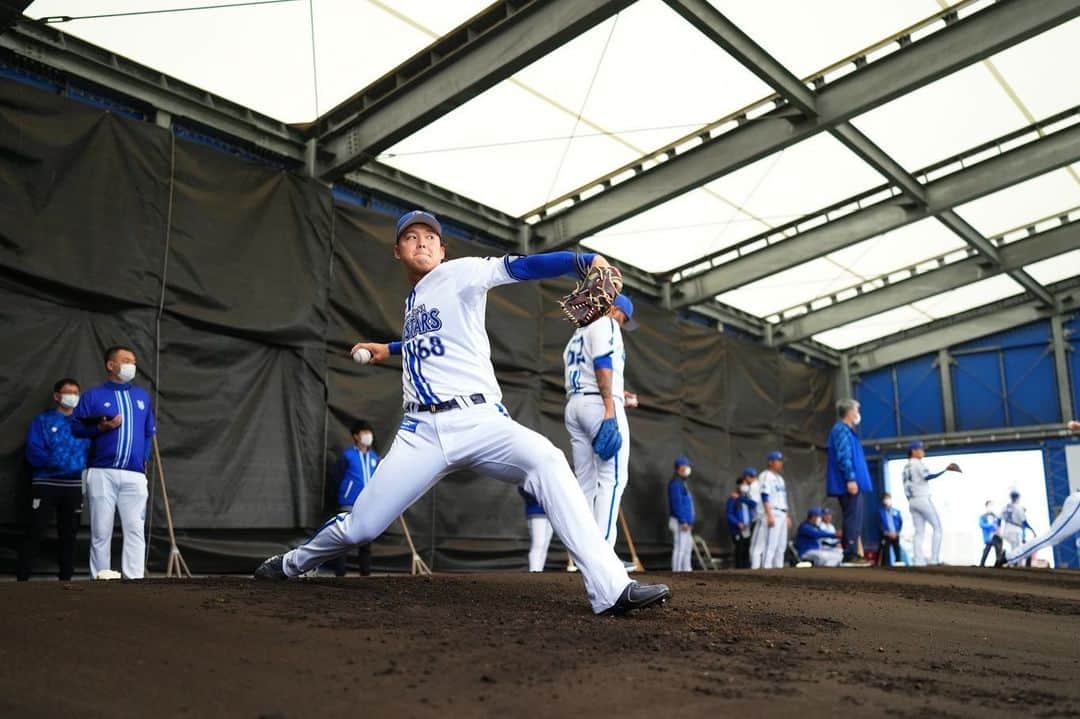 森原康平のインスタグラム：「キャンプ第4クール終了！  ベイスターズでの春季キャンプ参加は初めてですが、素晴らしい環境の中で日々練習することができています💪🔥  #キャンプ #沖縄 #宜野湾 #baystars   プロカメラマンpicをちょくちょくアップします🤳」