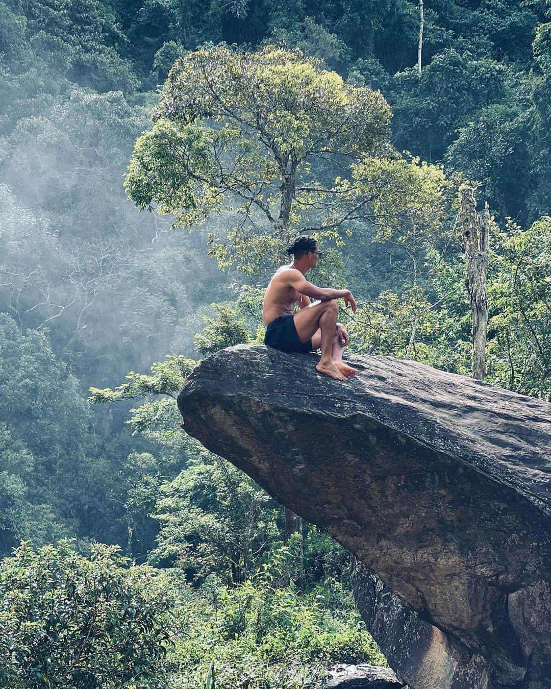 ダニーロ・バルボサのインスタグラム：「A paz de espírito não é a ausência de conflito da vida, mas a capacidade de lidar com isso…Gratidão Meu Deus 🙌🏾  #dayoff ✅」