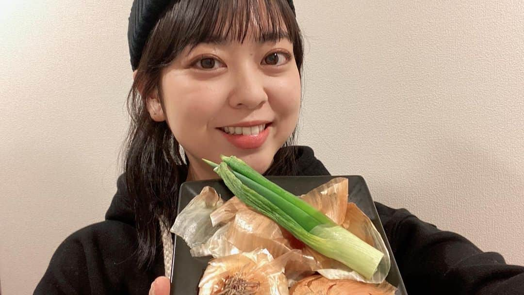 フジテレビアナウンサーさんのインスタグラム写真 - (フジテレビアナウンサーInstagram)「野菜やフルーツの使わない部分、 捨てちゃっていませんか？🥺  そんな部分にも沢山の栄養があり、 30分煮込むと美味しい出汁が出来ます🥬🍅  万能なので、色んな料理に使え、 お味噌汁、ポタージュなどが ワンランク上の味に仕上がります🍴  #体感サステナWAVE #楽しくアクションSDGs #誰でも簡単に #ベジブロス #フジテレビアナウンサー #杉原千尋」2月20日 9時17分 - fujitv_announcer