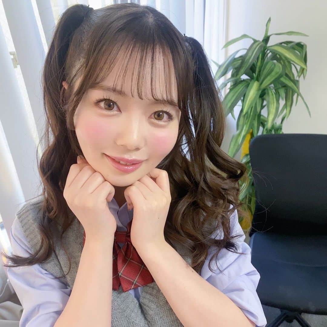 百瀬あすかさんのインスタグラム写真 - (百瀬あすかInstagram)「他撮りだとなんかちがうなあ🥹」2月20日 10時03分 - momo_asu_