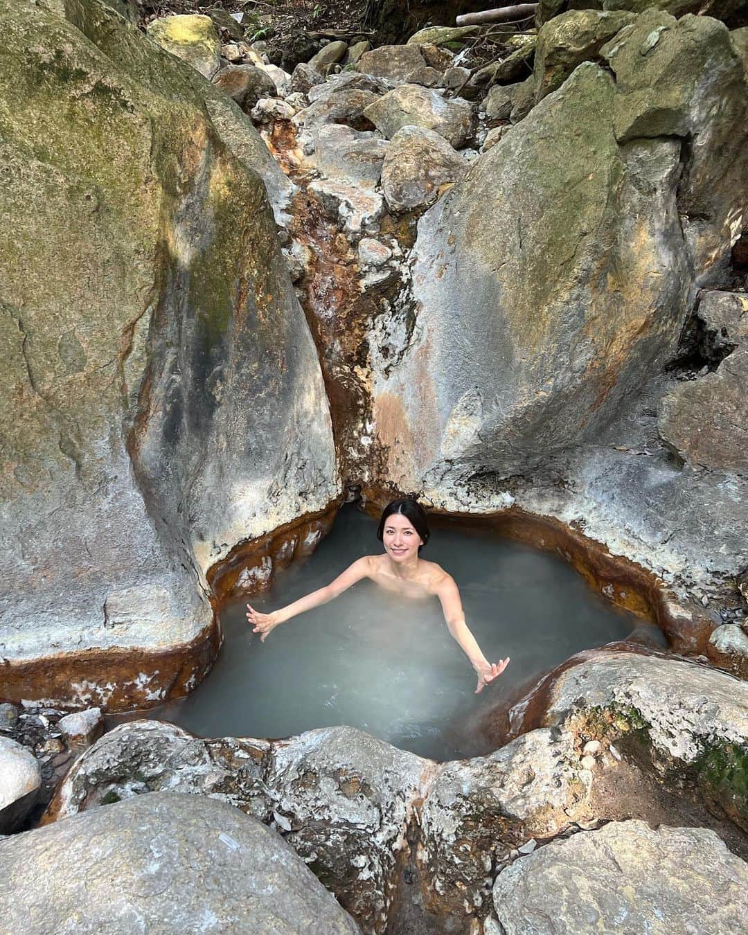 戸田れいのインスタグラム：「目の湯👀流石に珍湯すぎました🧖‍♀️  今回の九州ロケの詳細などが出ましたらまたお知らせします😚  #温泉#霧島温泉#目の湯」