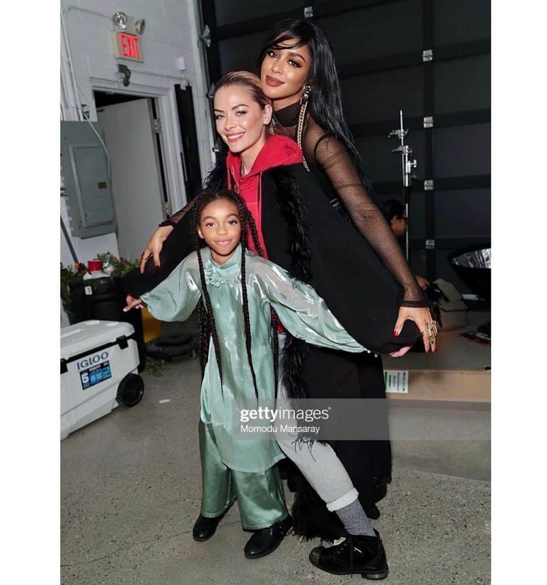 ジェイミー・キングのインスタグラム：「Re-born, re-imagined, and ready to take on the world!🙏🏽  @jaime_king, @jovanalouis and @malibenoit attend Tara Subkoff's “What Is Coming Is Going” event at The Hole Gallery on February 18, 2023 in Los Angeles, California. (Photo by Momodu Mansaray/Getty Images for Tara Subkoff)」