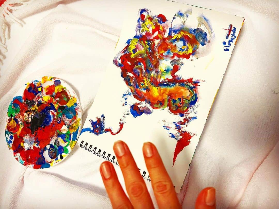 野澤美仁さんのインスタグラム写真 - (野澤美仁Instagram)「可愛く描けた！  #rabbit #bunny   #財布#art#龍#dragon#wallet #japan#america #dance#artist#happy#パイソン財布#パイソン#蛇#snake #shrine #神 #神社#bodypaint #travel#travelphotography#gucci#gozilla #snake #gift#moon#star#planet#zara」2月20日 11時24分 - misatonozawa0625