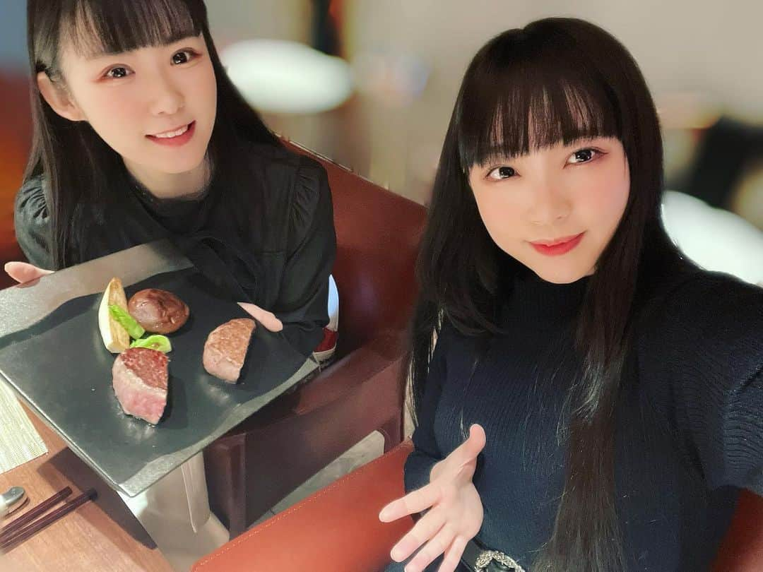 帝子のインスタグラム：「先日、事務所の新年会で 【ウルフギャング・ステーキハウス Teppan】さんに行って参りました🍖  お肉を口に入れた瞬間 「やわ…やわら…ﾔﾜﾗｶ~ｲ(歓喜)」 となりましたので、大変おすすめです。 お味はもちろんお店の雰囲気も含め、それはそれは素晴らしい体験でした🥹✨  #ウルフギャングステーキハウス  #ウルフギャングステーキハウスTeppan #声優事務所クロコダイル  #田中音緒  #声優  #anime」