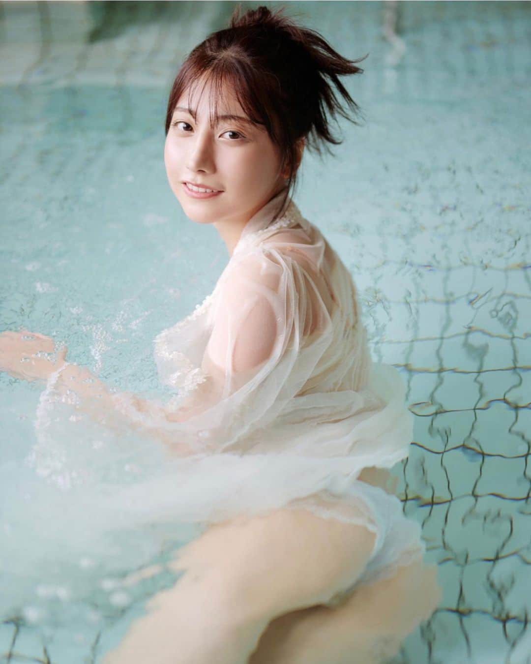 鈴木優香のインスタグラム：「今日発売中の週刊プレイボーイさんに掲載させていただいてます！✨ みてね〜！！」