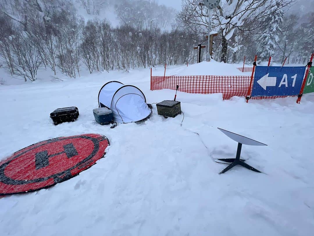 野口克也のインスタグラム：「今日は雪山でスターリンク。 融雪モードオン」