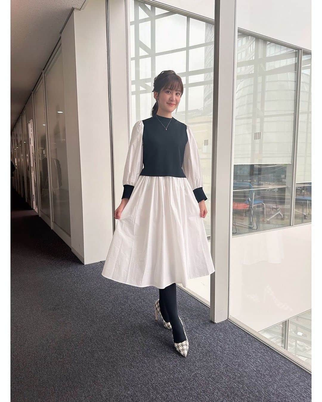 林美桜さんのインスタグラム写真 - (林美桜Instagram)「. 今週もよろしくお願いします☺️ . 1.2 カーディガン・スカート @celford_official アクセサリー @joueteofficial 3.4 ワンピース @celford_officia アクセサリー @joueteofficial 5 トップス @and.couture スカート @celford_official アクセサリー @ete_official 6.7 ワンピース @m_maglie_le_cassetto_official アクセサリー @ete_official 8.9 ブラウス @celford_official パンツ @superiorcloset_ined_official アクセサリー @joueteofficial 10 ブラウス・スカート @superiorcloset_ined_official アクセサリー @ete_official #ootd #fashion #アナウンサー#春コーデ#冬コーデ」2月20日 16時12分 - miou0hayashi