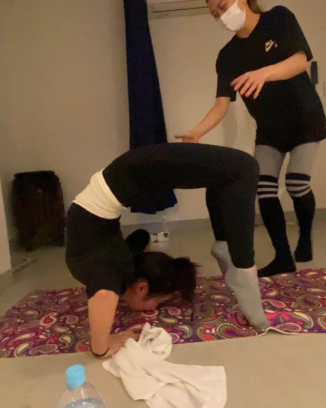 SHIRAISHIMIHOさんのインスタグラム写真 - (SHIRAISHIMIHOInstagram)「@eri_contortionist 先生のコントーションレッスン🔥 今日もたくさん押していただきありがとうございました✨🙋‍♀️ 自分の弱点と新しい練習方法も知れて、とても良い機会でした！ またお願いします！🔥 #contortiontraining  #contortion #コントーショントレーニング  #backbend #flexbe #poledancerlife」2月20日 16時32分 - mipooo0202