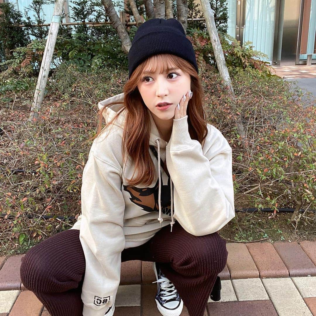 のインスタグラム：「メンズパーカー可愛いよね〜 ⁡ カジュアルな服装もすき！ ⁡ #りりぴ服 #低身長コーデ」
