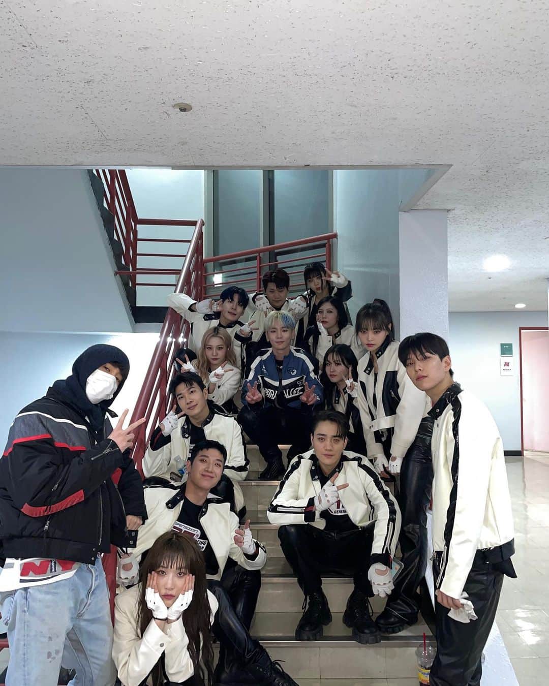 キー のインスタグラム：「love my team🫶🏻」