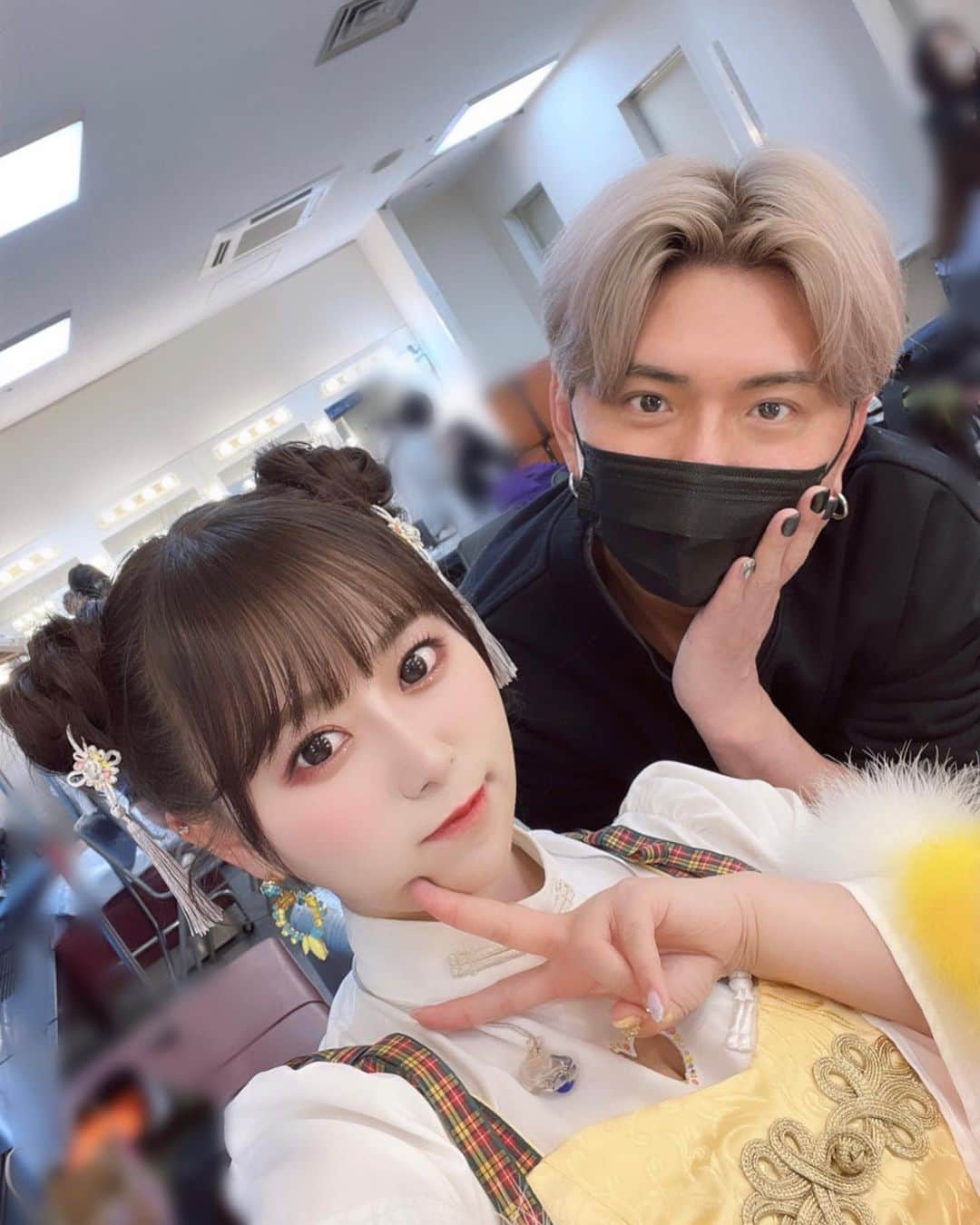 のインスタグラム：「💛🖤💛🖤 #デパプリ感謝祭 素敵なメイクは いむたんさんでした😎 ↪︎ @imutan_makeup ☾⋆  ２日間、本当に本当に ありがとうございました！ おつかれさまでした🥹✨」
