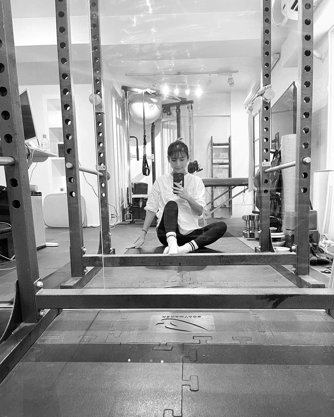 高橋美咲のインスタグラム：「. totonou Tシャツを着てトレーニング🏋️‍♂️  レギンスもTシャツも服の下に着込んでジムに行く派なので、基本的にいつもシワシワになってしまうけど…😂 でもサイズ感も着心地もお気に入り🫶💓 @totonou_jp  . . #personaltraining #gym #totonoü」
