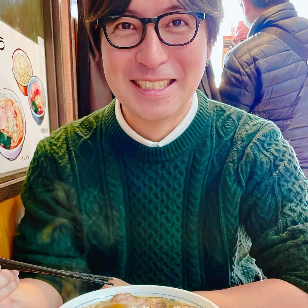 桝太一さんのインスタグラム写真 - (桝太一Instagram)「🌏 ラーメンに癒されたりしつつ、 「鉄腕DASH🐟」と 「ダーウィンが来た🐋」の スペシャルコラボに向けて 色々やらせてもらっています。  それぞれ違うアプローチで 自然科学を伝え続けてきた両番組。  現場のスタッフさん同士の会話が、 最高に刺激的で楽しいです。  3月12日(日)の放送を どうぞお楽しみに‥！  #鉄腕ダーウィン #ラーメン #特に関係はない」2月20日 18時07分 - masu_asari