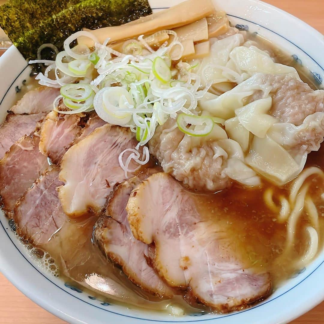 桝太一さんのインスタグラム写真 - (桝太一Instagram)「🌏 ラーメンに癒されたりしつつ、 「鉄腕DASH🐟」と 「ダーウィンが来た🐋」の スペシャルコラボに向けて 色々やらせてもらっています。  それぞれ違うアプローチで 自然科学を伝え続けてきた両番組。  現場のスタッフさん同士の会話が、 最高に刺激的で楽しいです。  3月12日(日)の放送を どうぞお楽しみに‥！  #鉄腕ダーウィン #ラーメン #特に関係はない」2月20日 18時07分 - masu_asari