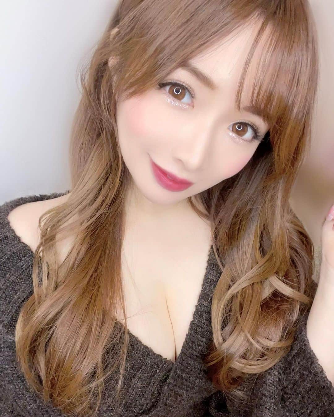 のインスタグラム：「‪ ·͜·♡‬  #新宿 #歌舞伎町 #六本木 #北新地 #すすきの #大阪ミナミ #中洲 #キャバ嬢 #キャバクラ #ラウンジ #kabukicho #乳スタグラム #ニット #冬コーデ #japanesegirl #美麗 #jkf女郎 #正妹」