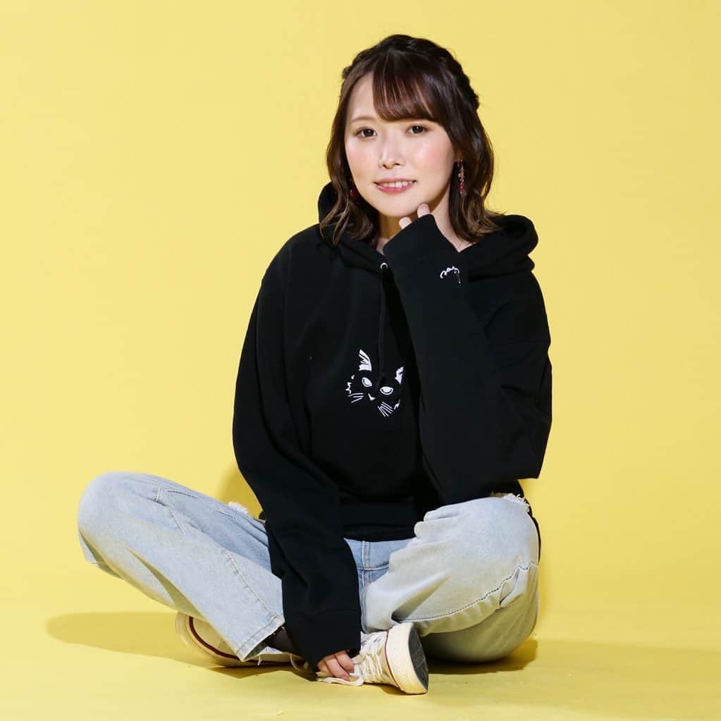 菅原千瑛のインスタグラム：「【本日最終日】  菅原千瑛 × LIVERTINE AGE さん(#livertineage )のコラボ商品受注予約がついに本日23時59分までです❣️  パーカーとTシャツそれぞれにタグ付けしたので、ぜひそちらから商品ページへ飛んでみて下さいね🥰✨  #livertineage #菅原千瑛」