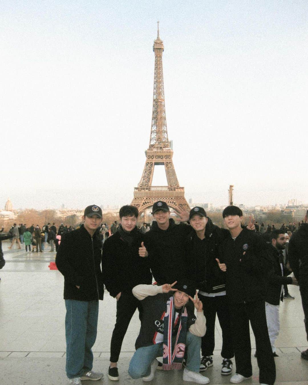プニエル のインスタグラム：「Day off in Paris 🇫🇷  파리의 오프 날 🇫🇷」