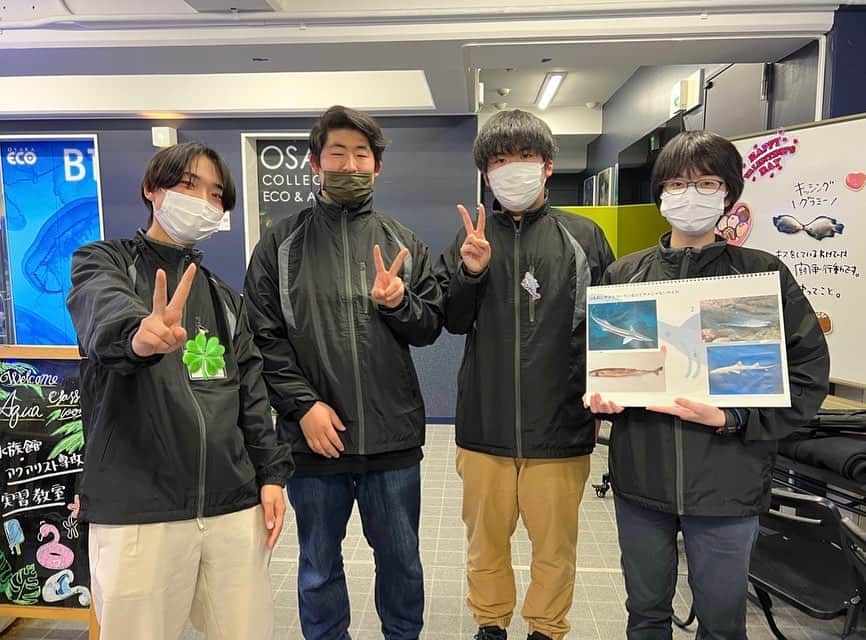 のインスタグラム：「. 🌊🦀学生広報チームCharm.🦈🐟  こんにちは！ 今回はアクアリスト専攻の発表会に参加してきました！ プロの方のご指導のもと、一生懸命考えてくれた内容はとても面白いものでした！ クイズ形式になっていて話に引き込まれるような工夫をされていて思わず聞き入ってしまいました😳💕  プロの方からのアドバイスも的確で、私達も勉強になりました☺👍 今後、大阪ECOの良さを皆様にもっとお伝えできるように今回学んだことを活かして発信していきたいと思います！  #エコ水 #大阪eco動物海洋専門学校#大阪eco  #動物専門学校 #動物園・動物飼育専攻 #動物園公務員専攻 #動物飼育 #動物園 #水族館 #飼育員 #ドルフィントレーナー #アクアリスト #動物看護師 #トリマー #ドッグトレーナー#動物好きと繋がりたい #犬好きと繋がりたい」