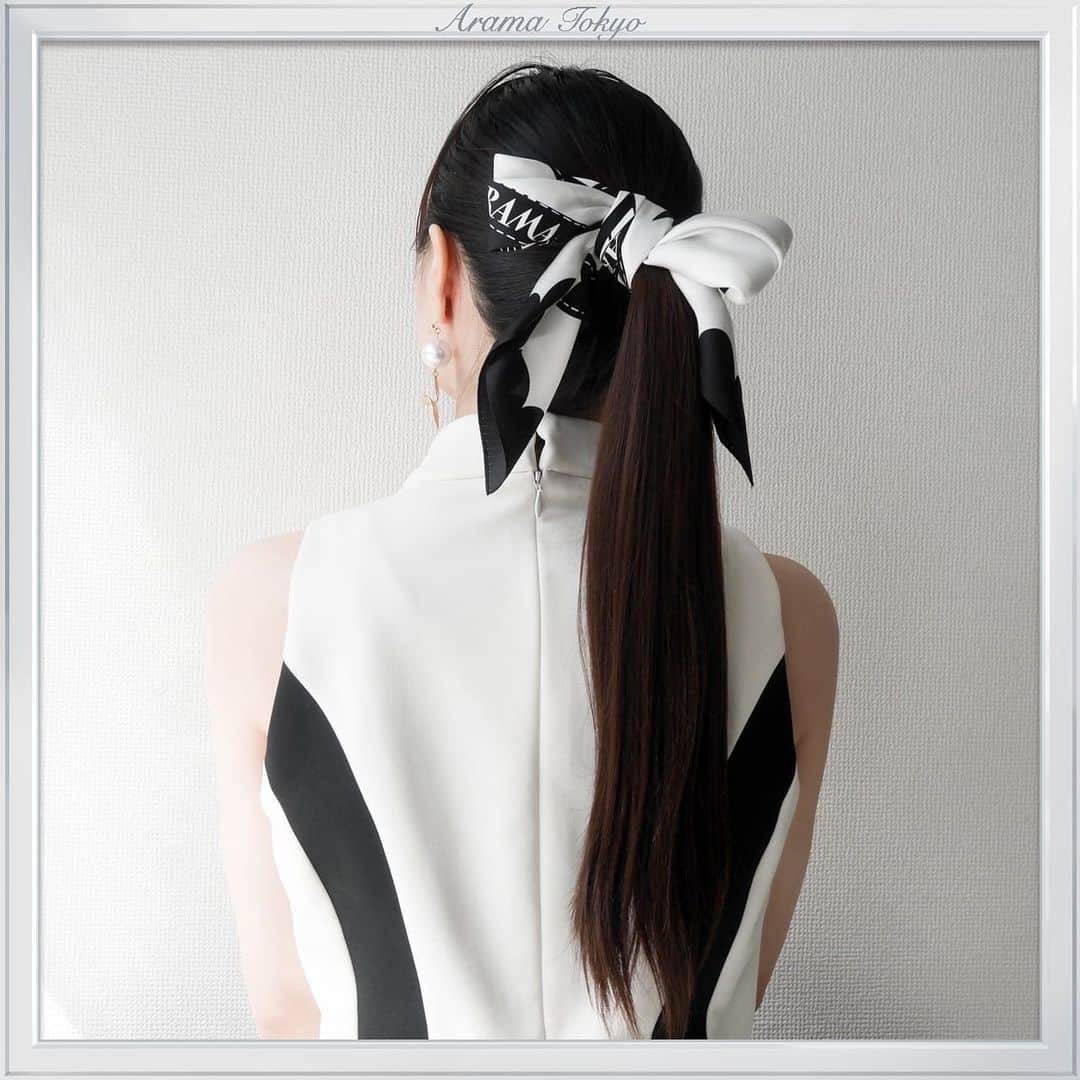 BASE（ベイス）さんのインスタグラム写真 - (BASE（ベイス）Instagram)「190万ショップの中から 編集部が人気商品をセレクト！  🏅BASE PiCK UP🏅  ———Brand——— ARAMA TOKYO  @ARAMA.TOKYO  ———item———  「ファースト・スカーフ」がコンセプト。  ハードルも値段も高いシルクスカーフのイメージを払拭し たくさんの方にさまざまなコーディネートをたのしんでもらえるよう 「使い方の提案」を重視。  バッグにお洋服にパンプスに🥿  スタイリングの大きなポイントになるので お気に入りの一枚を探してみてください。  #baseec #baseecで販売中  #スカーフ #スカーフコーデ #シルクスカーフ #スカーフアレンジ #scarf #マフラーコーデ #バッグアレンジ #バッグコーデ #冬コーデ #ママコーデ #今日のコーデ」2月20日 19時03分 - baseec