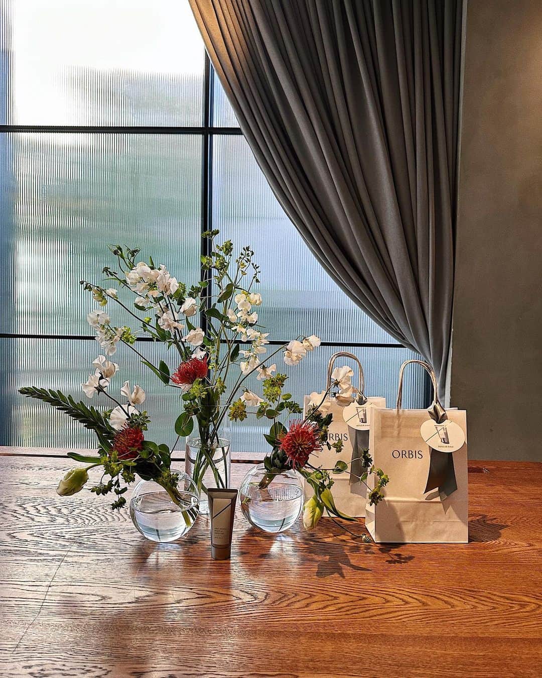 上杉圭哉さんのインスタグラム写真 - (上杉圭哉Instagram)「@orbis_jp  の新商品発表会の装花を担当しました😌  ブランドイメージ、コンセプトに合わせて空間装飾。 やっぱり楽しい。  もっとお花、空間のことを勉強してみんなに美しい、可愛いって思ってもらえるような空間を作りたい。  #Eda #オルビス #装花#イベント装飾」2月20日 19時04分 - keiya_uesugi